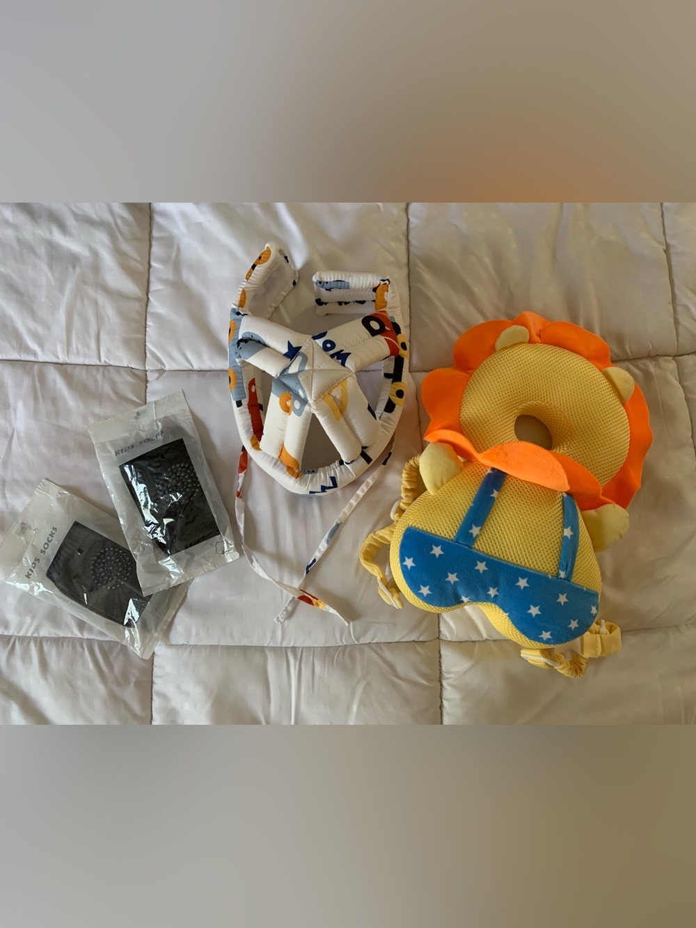 2 baby head protection backpack & soft Velcro hat/helmet &2 new in bag knee pads